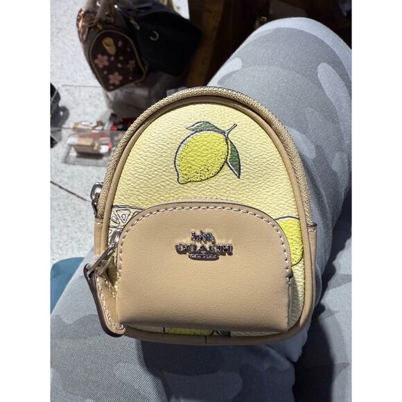 COACH COURT BACKPACK CHARM LEMON 🍋 PRINT - Picture 2 of 2